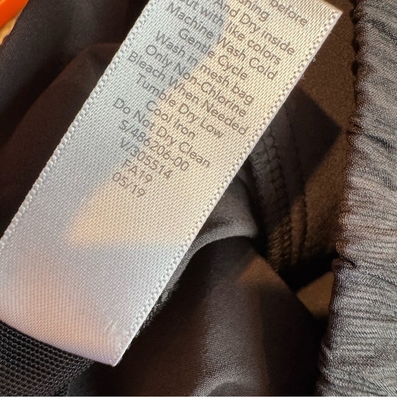 Athleta Shorts Size 8 Black 5" Inseam Running Pull On Camden Printed Shorts H3 - Picture 6 of 7